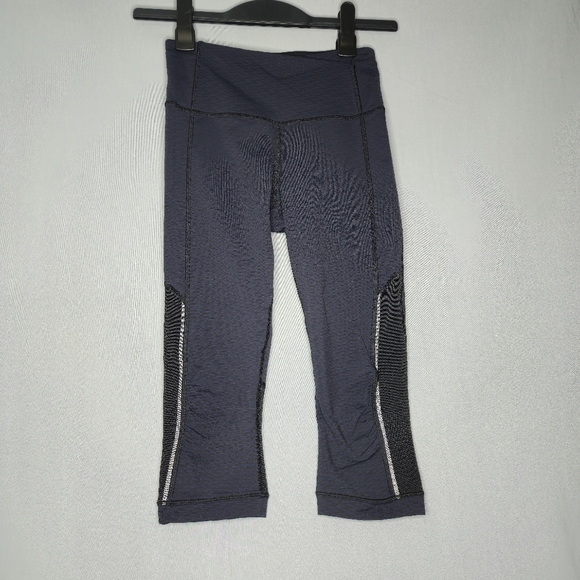 Lululemon High Rise Cropped Leggings Style Z40416 Blue/Black Jacquard Size 4 - Picture 1 of 9